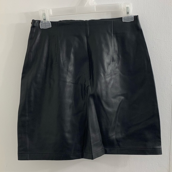 Zara Faux Leather Skirt. Size Small - Picture 3 of 4